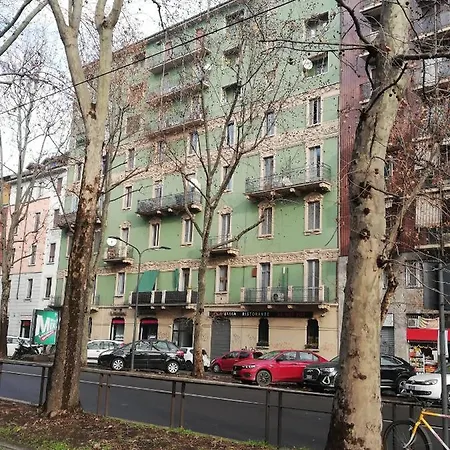 Al 32 * Milan
